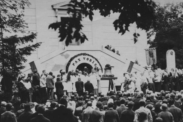 Svěcení zvonů pro kostel sv. Václava v  roce 1924.