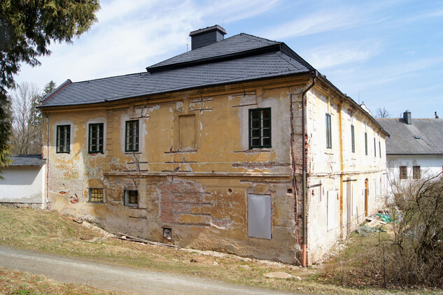 Exteriér letohrádku při rekonstrukci