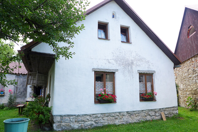Bývalý venkovský ateliér a exteriérová galerie umělecké a manželské dvojice Míly Doleželové a Jiřího Mareše v Klátovci 